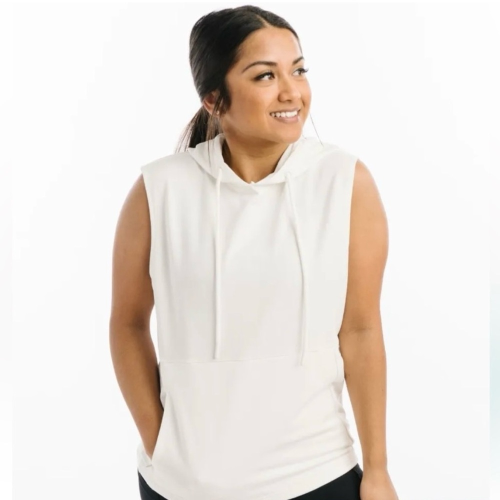 NWT Zyia white fighter sleeveless hoodie